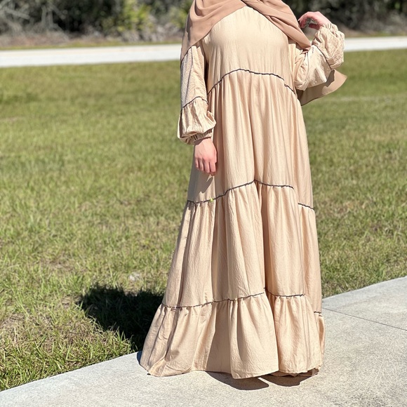 Simply Delicate Dress - Made in Dubai - Picture 4 of 4